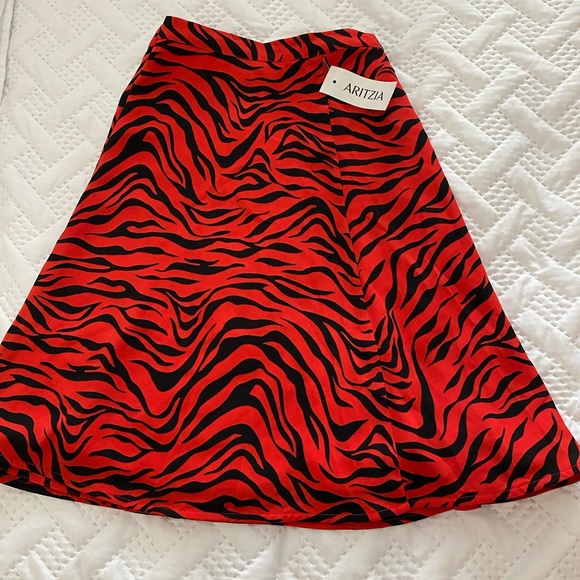 Aritzia Sunday Best
Ariel Skirt - Picture 2 of 7